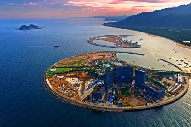 海南和地产之间，只剩一句爱过
