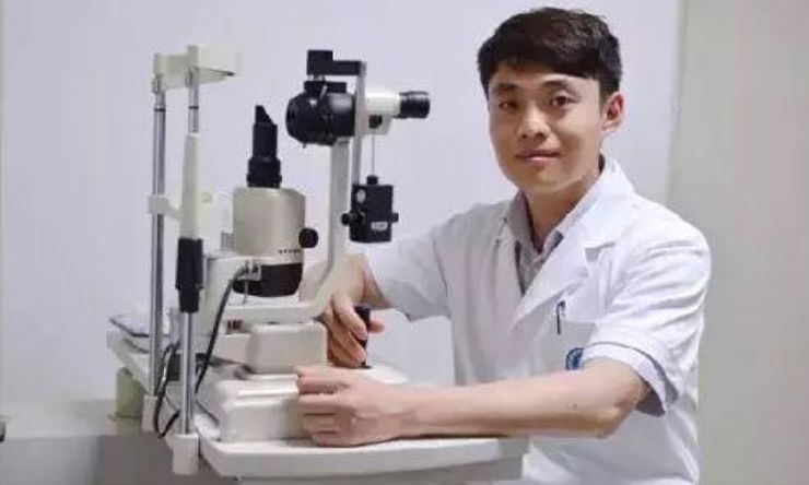又一位医生倒下了,不要让英雄们流血又流泪 又一位医生倒下了,不要让英雄们流血又流泪