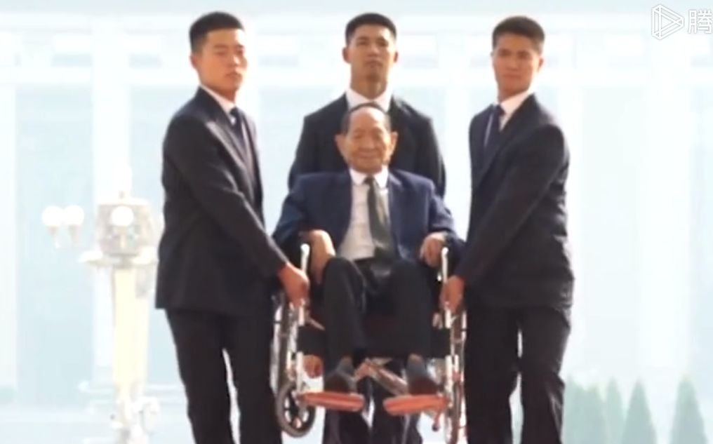 开奔驰进故宫的妹子,怕是要麻烦了 开奔驰进故宫的妹子,怕是要麻烦了