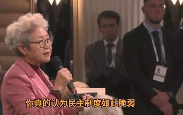 蝗虫，特朗普和大飞机