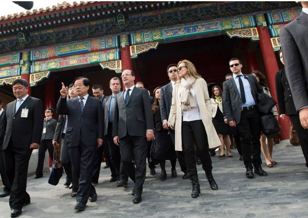 开奔驰进故宫的妹子,怕是要麻烦了 开奔驰进故宫的妹子,怕是要麻烦了
