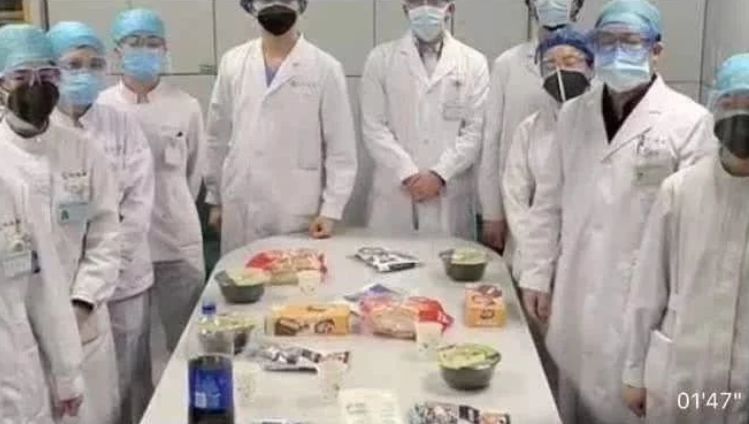 每传播一次谣言，就会让病毒更加肆虐一分