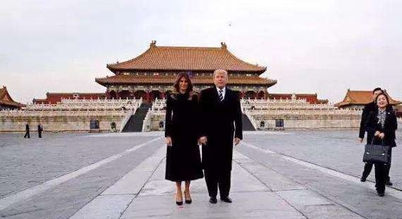 开奔驰进故宫的妹子,怕是要麻烦了 开奔驰进故宫的妹子,怕是要麻烦了